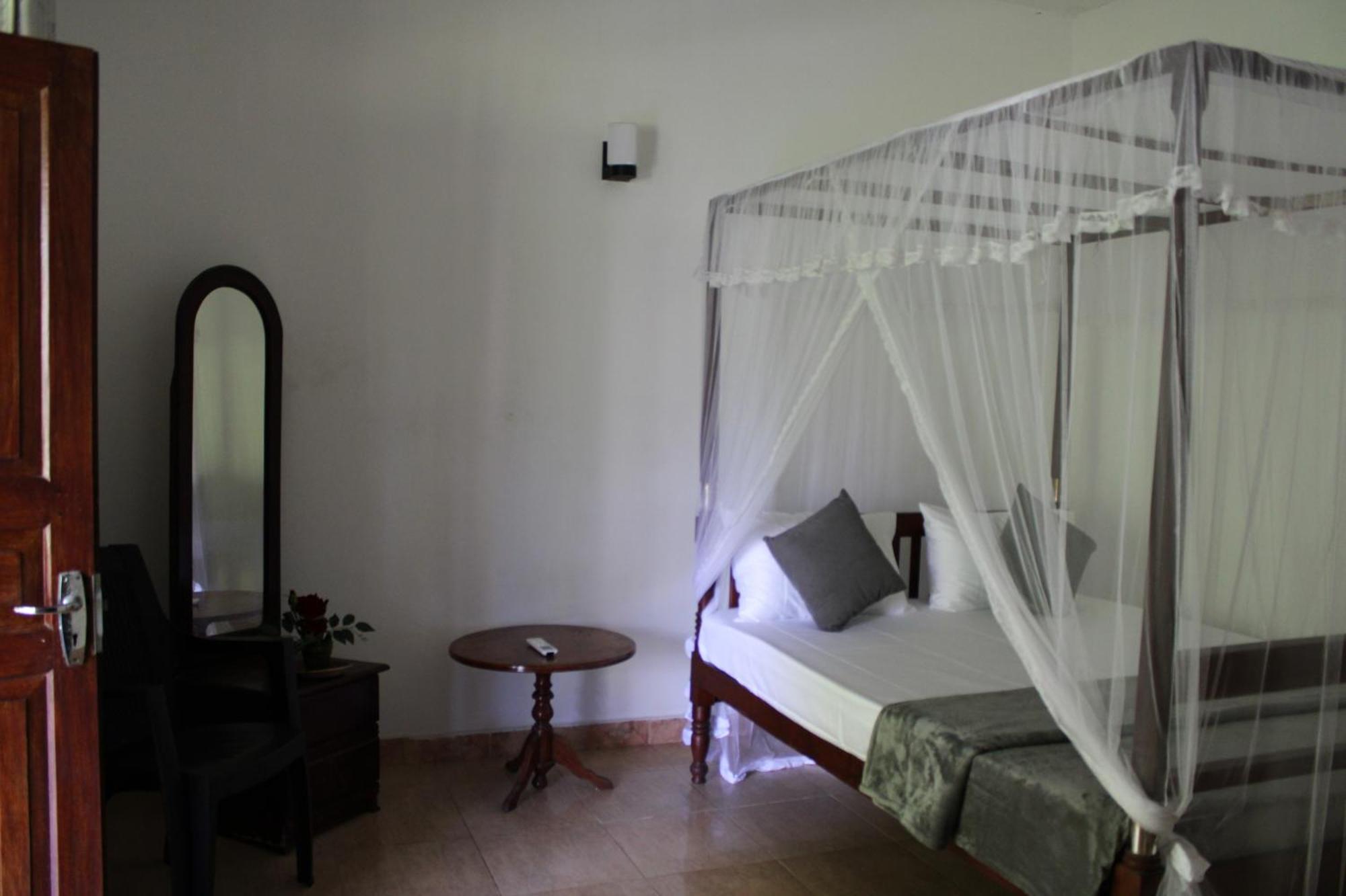 Sun And Surf Rest Ahangama Exterior foto