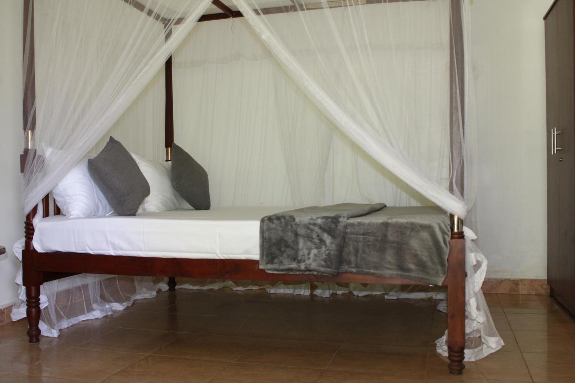 Sun And Surf Rest Ahangama Exterior foto