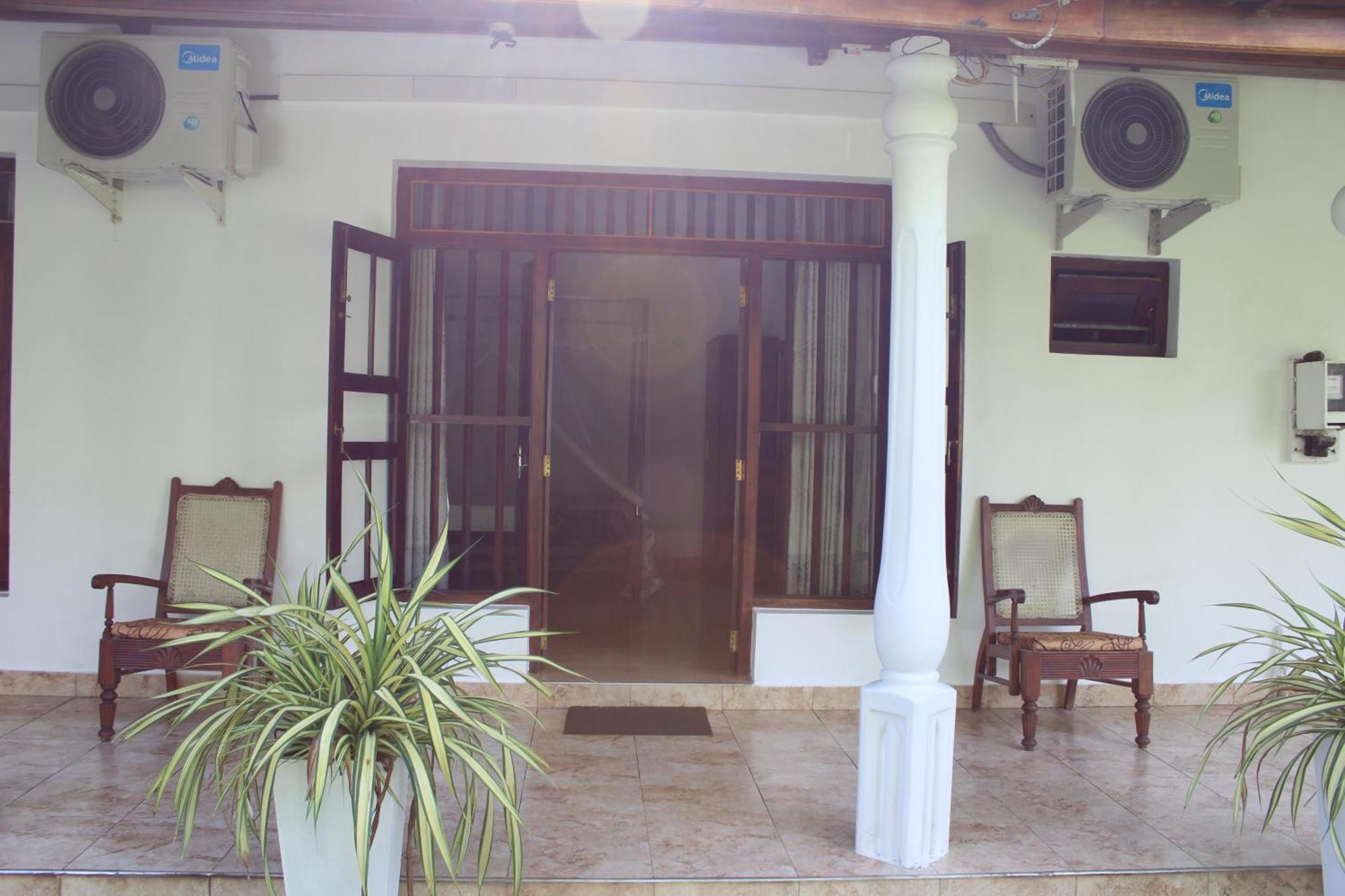 Sun And Surf Rest Ahangama Exterior foto