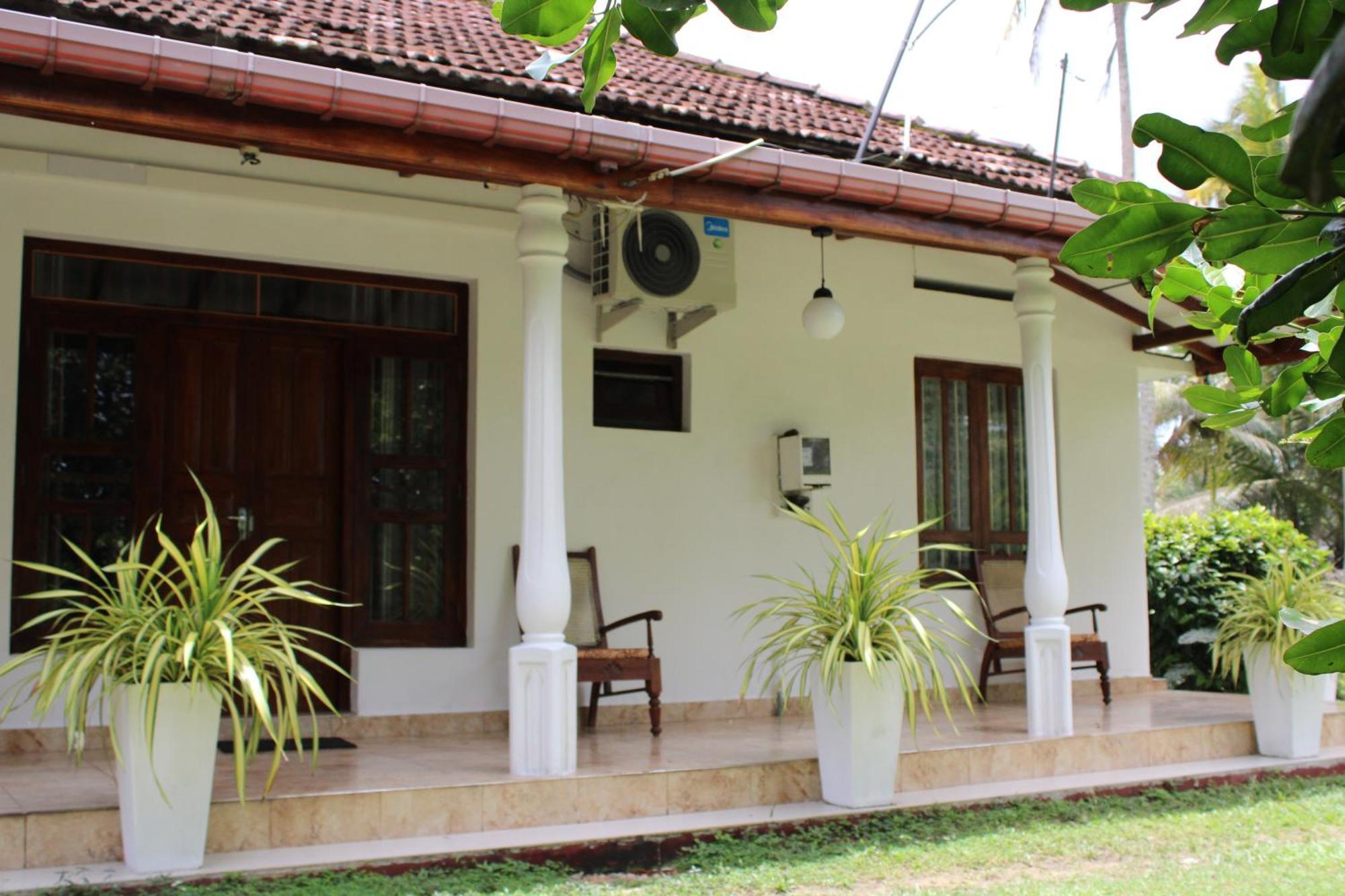 Sun And Surf Rest Ahangama Exterior foto