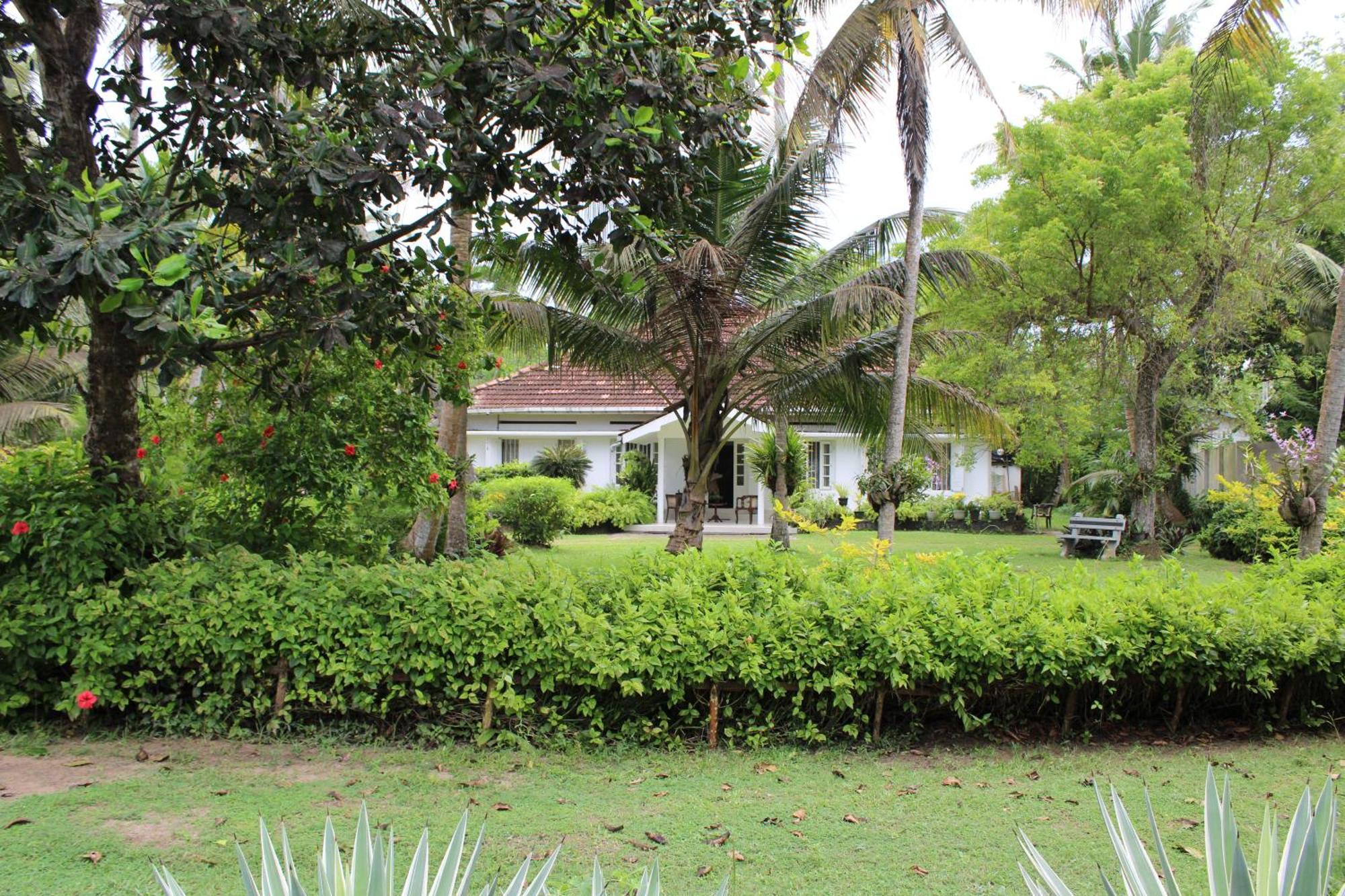 Sun And Surf Rest Ahangama Exterior foto