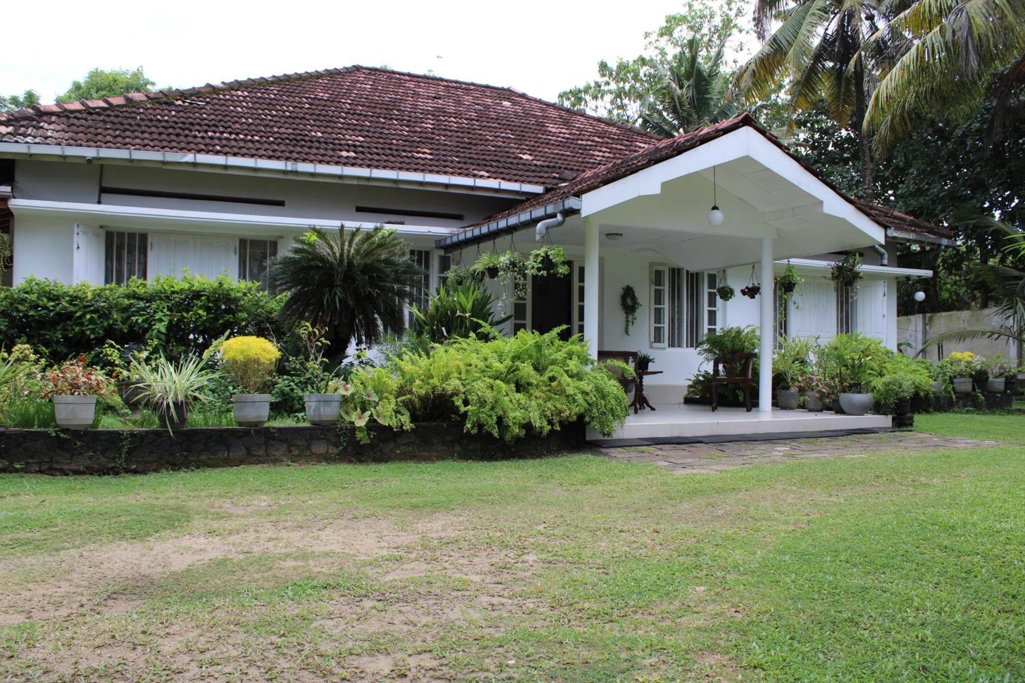 Sun And Surf Rest Ahangama Exterior foto