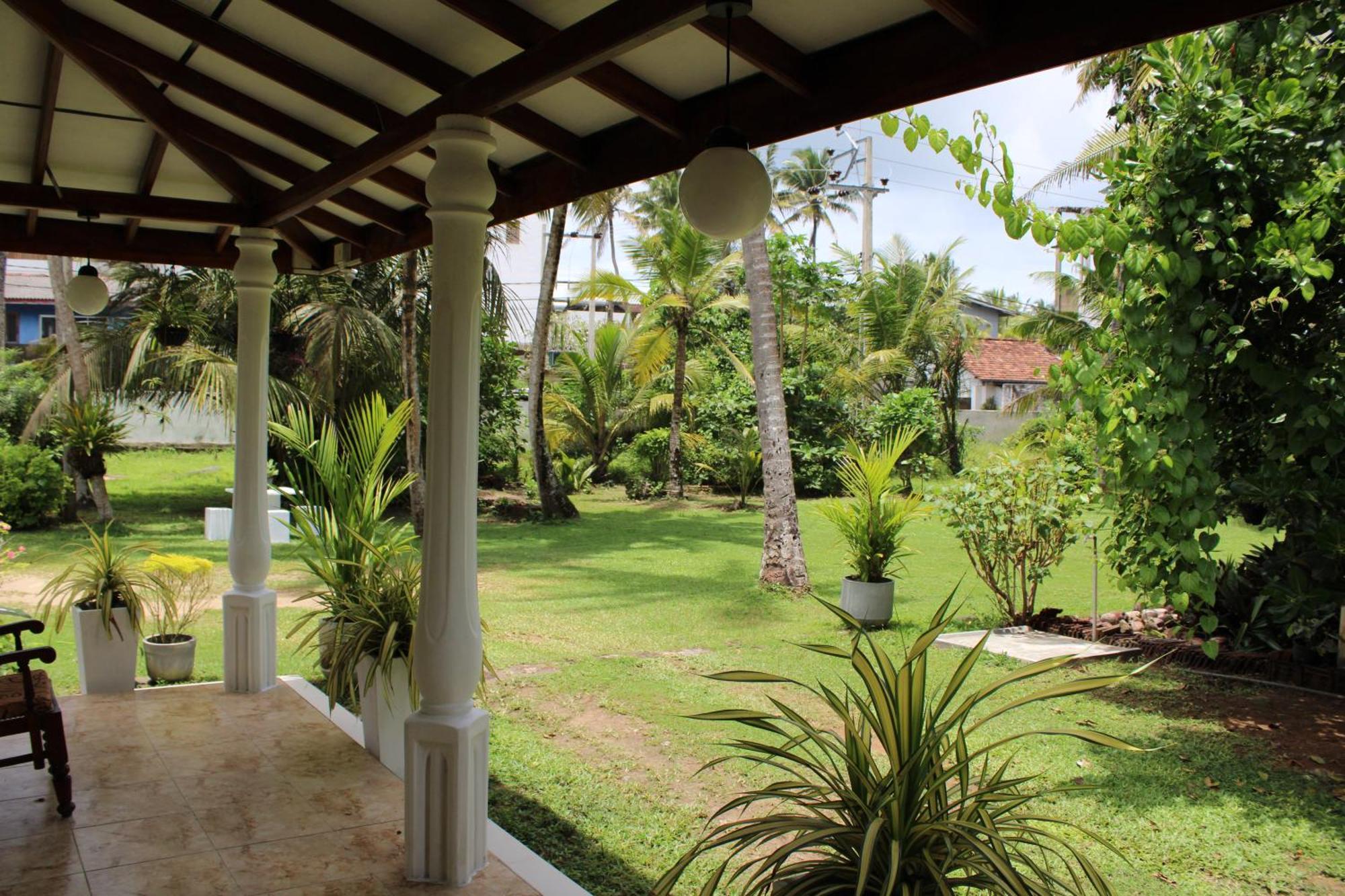 Sun And Surf Rest Ahangama Exterior foto