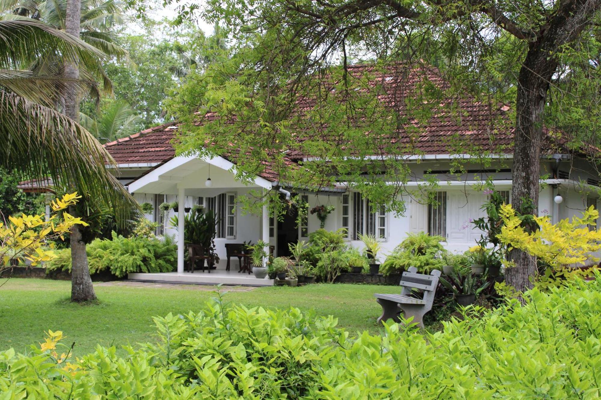 Sun And Surf Rest Ahangama Exterior foto