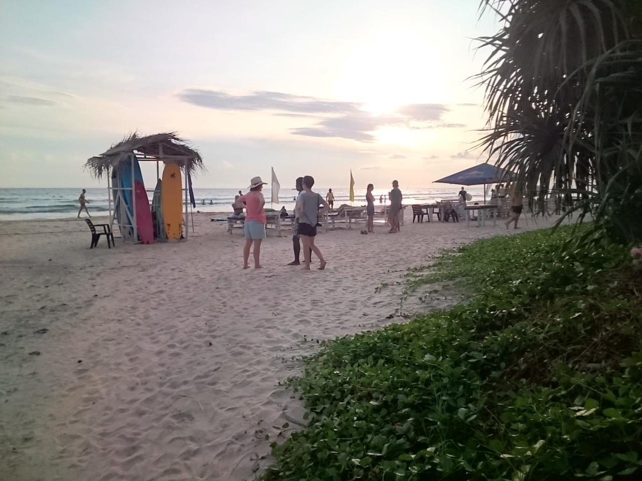 Sun And Surf Rest Ahangama Exterior foto