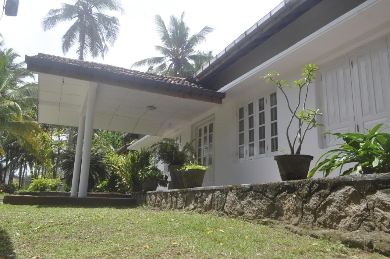 Sun And Surf Rest Ahangama Exterior foto